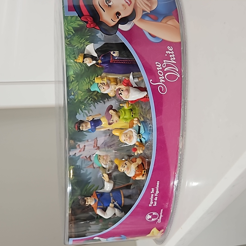 Snow White plastic figure set